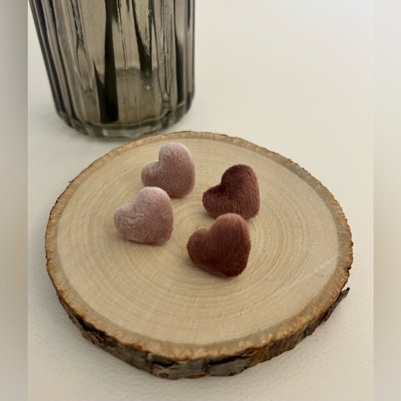 Felt Fuzzy Heart Shape Stud Earrings Set - Flirty Coquette Heart Earrings - Picture 3 of 11